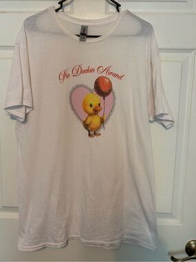 Gildan White Crewneck T-Shirt with Gray Tag